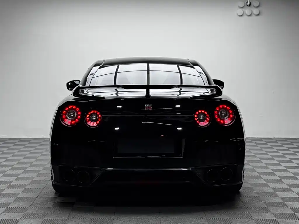 Nissan GT-R 2014