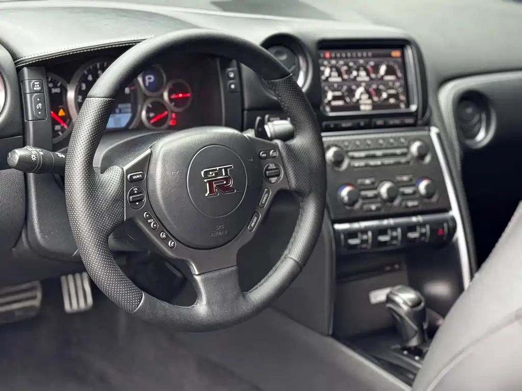 Nissan GT-R 2014 — фото 10