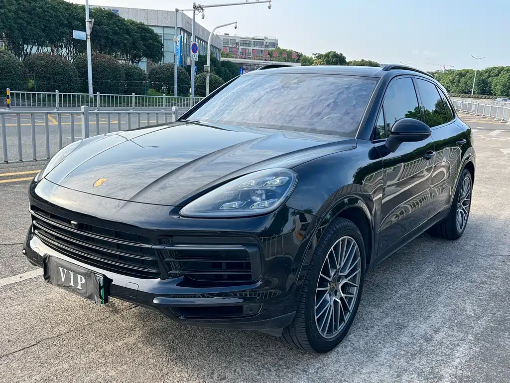 Porsche Cayenne Hybrid 2021 — фото 1