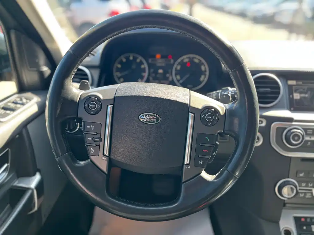 Land Rover Discovery 2016 — фото 20