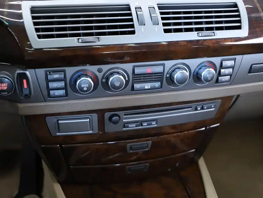 BMW 7 Series 2008 — фото 11