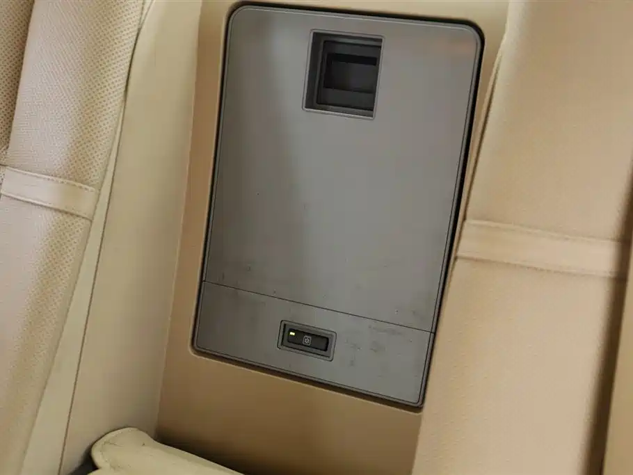 BMW 7 Series 2008 — фото 16
