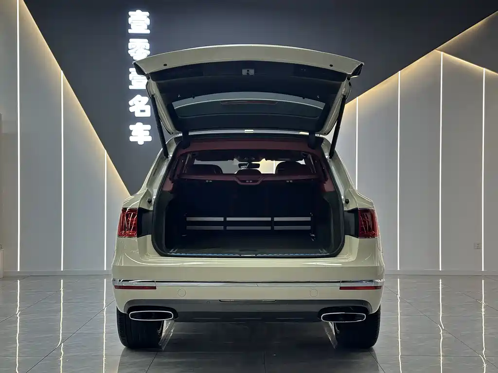 Bentley Bentayga 2017 — фото 13
