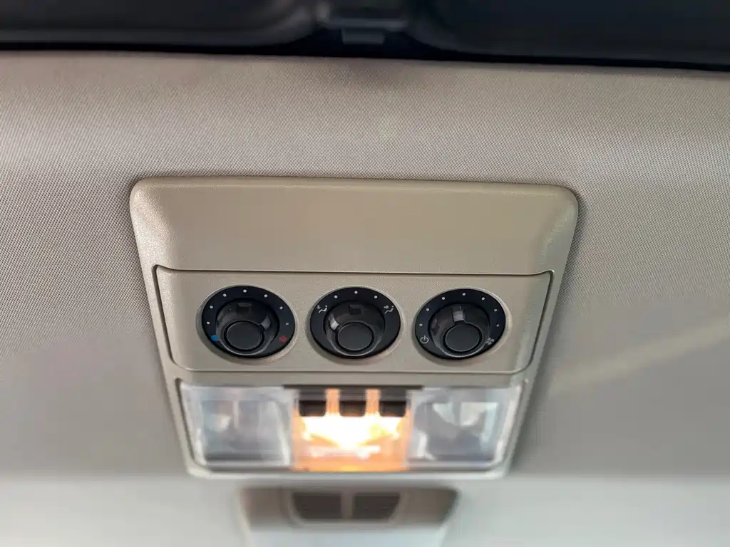 Land Rover Discovery 2016 — фото 18