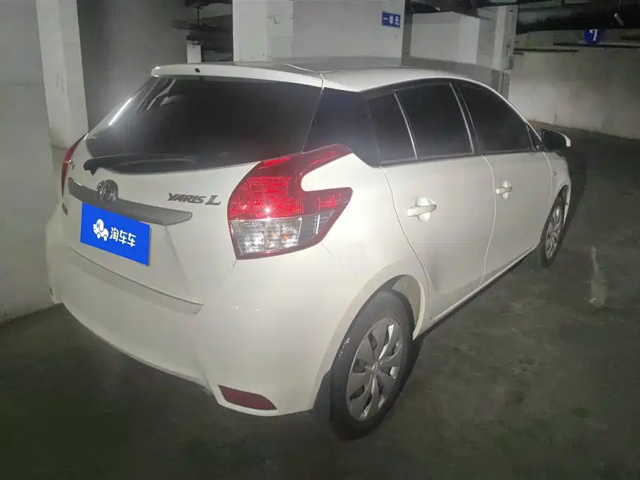 Toyota Yaris L 2015 — фото 3