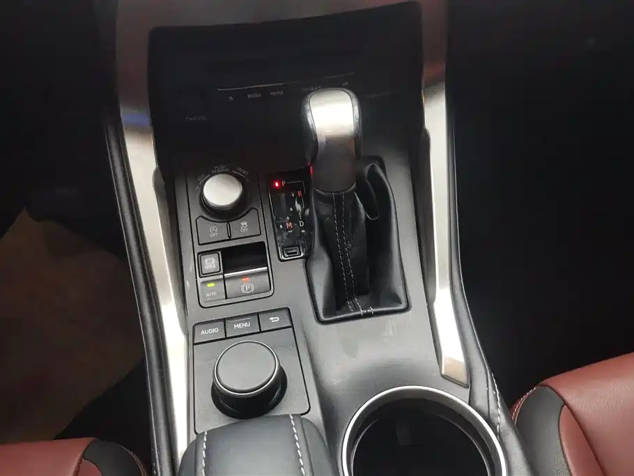 Lexus NX 2015 — фото 16