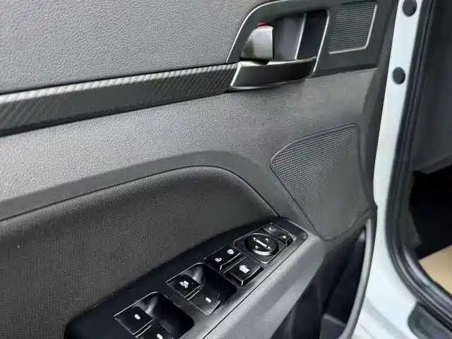 Hyundai Elantra 2018 — фото 13