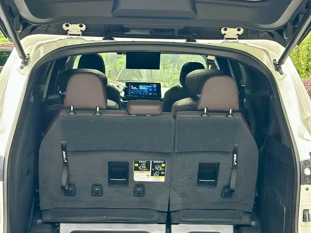 Toyota Granvia 2023 — фото 23