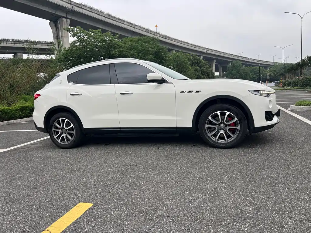 Maserati Levante 2019 — фото 4
