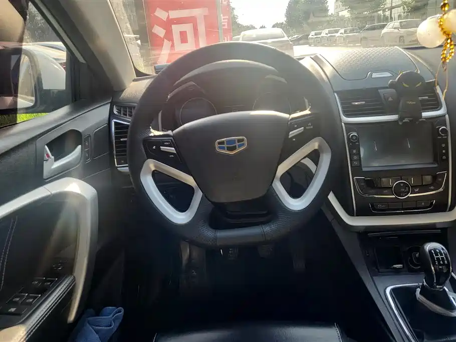 Geely Emgrand 2016 — фото 15