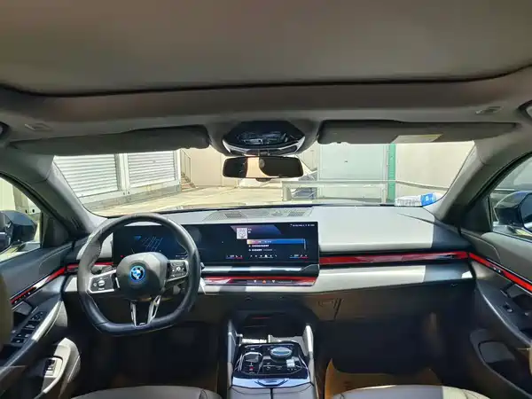 BMW i5 2024