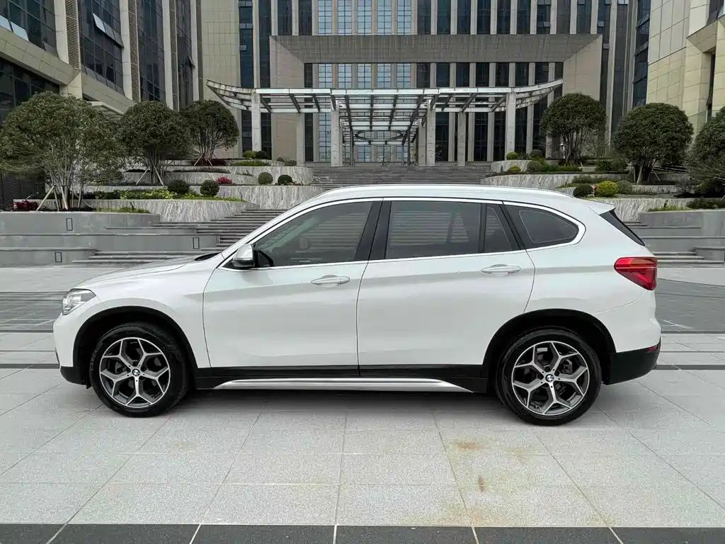 BMW X1 2019 — фото 8