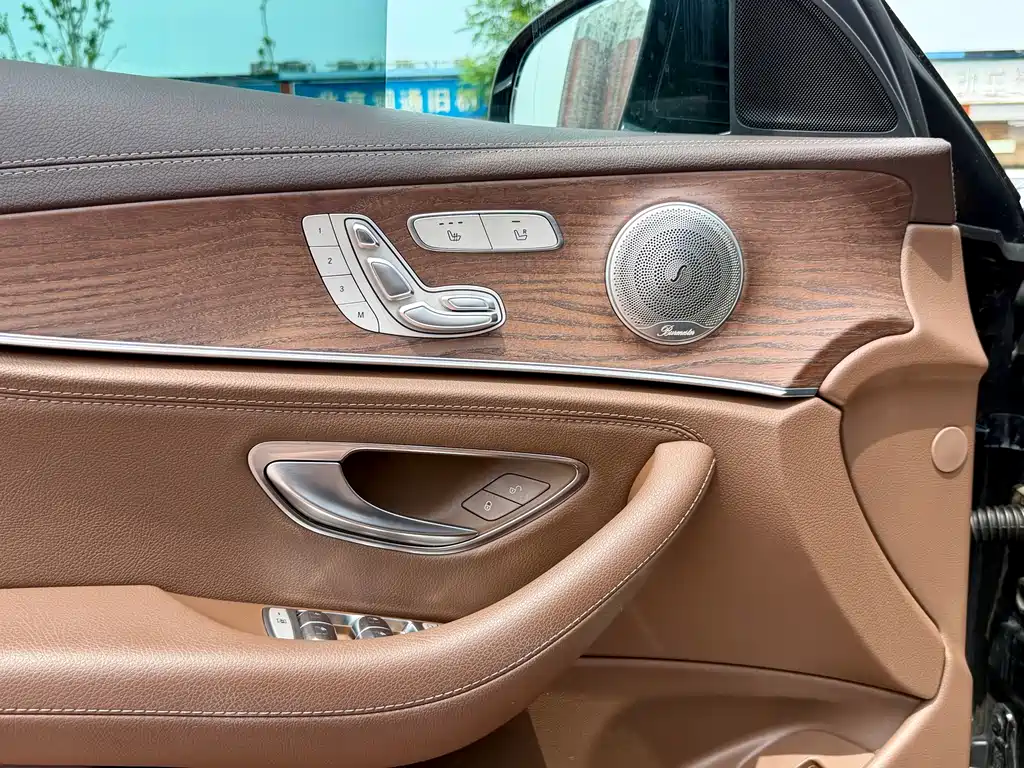 Mercedes-Benz E-Class 2020 — фото 10