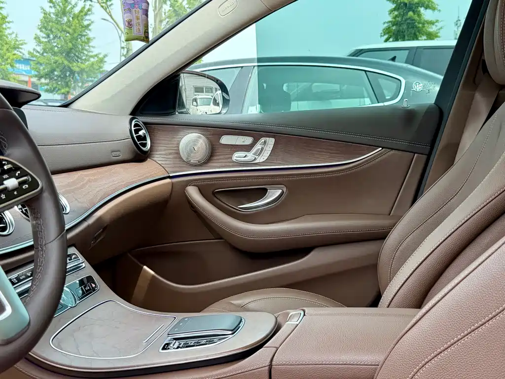 Mercedes-Benz E-Class 2020 — фото 15