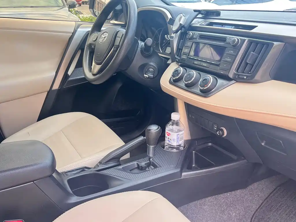 Toyota RAV4 2015 — фото 11