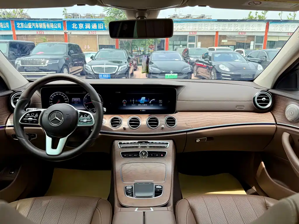 Mercedes-Benz E-Class 2020 — фото 17
