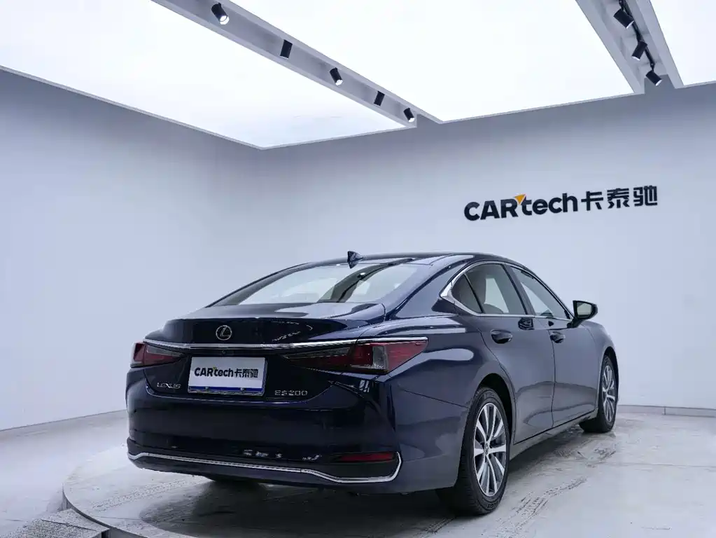 Lexus ES 2020 — фото 6