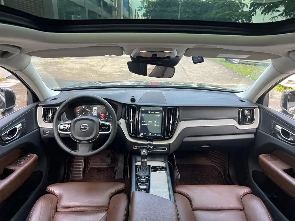Volvo XC60 2019 — фото 14