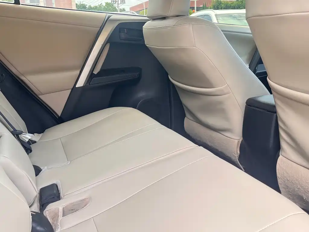 Toyota RAV4 2015 — фото 12