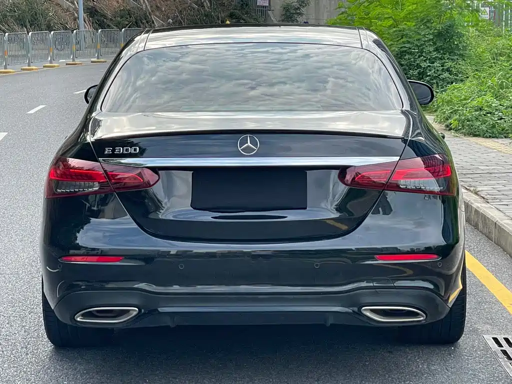 Mercedes-Benz E-Class 2022 — фото 17