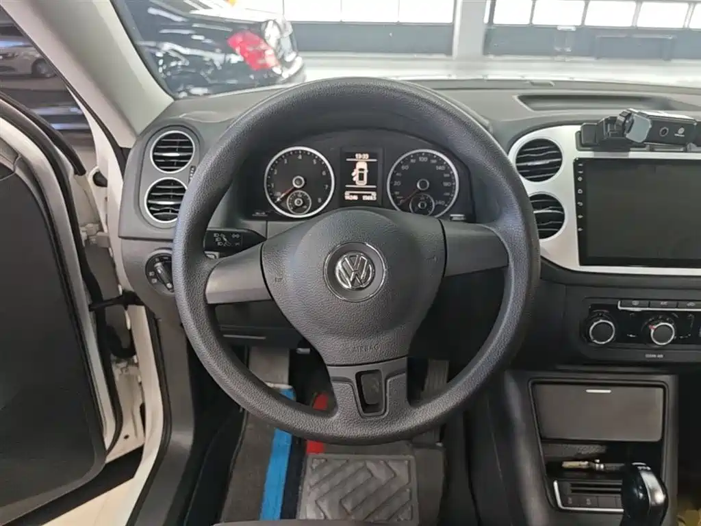 Volkswagen Tiguan 2019 — фото 11