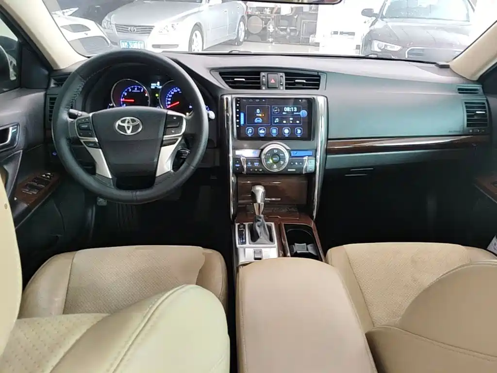 Toyota Reiz 2016 — фото 10