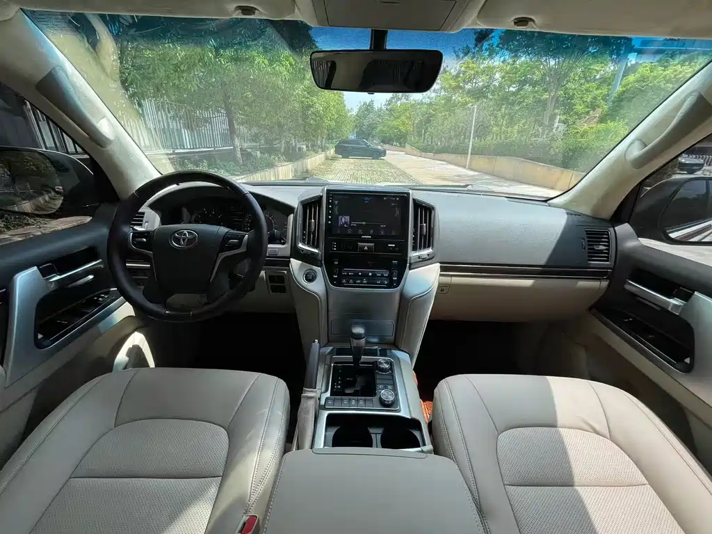 Toyota Land Cruiser 2019 — фото 11