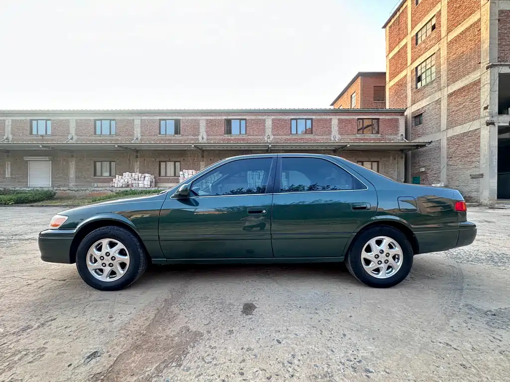 Toyota Camry 2001 — фото 4