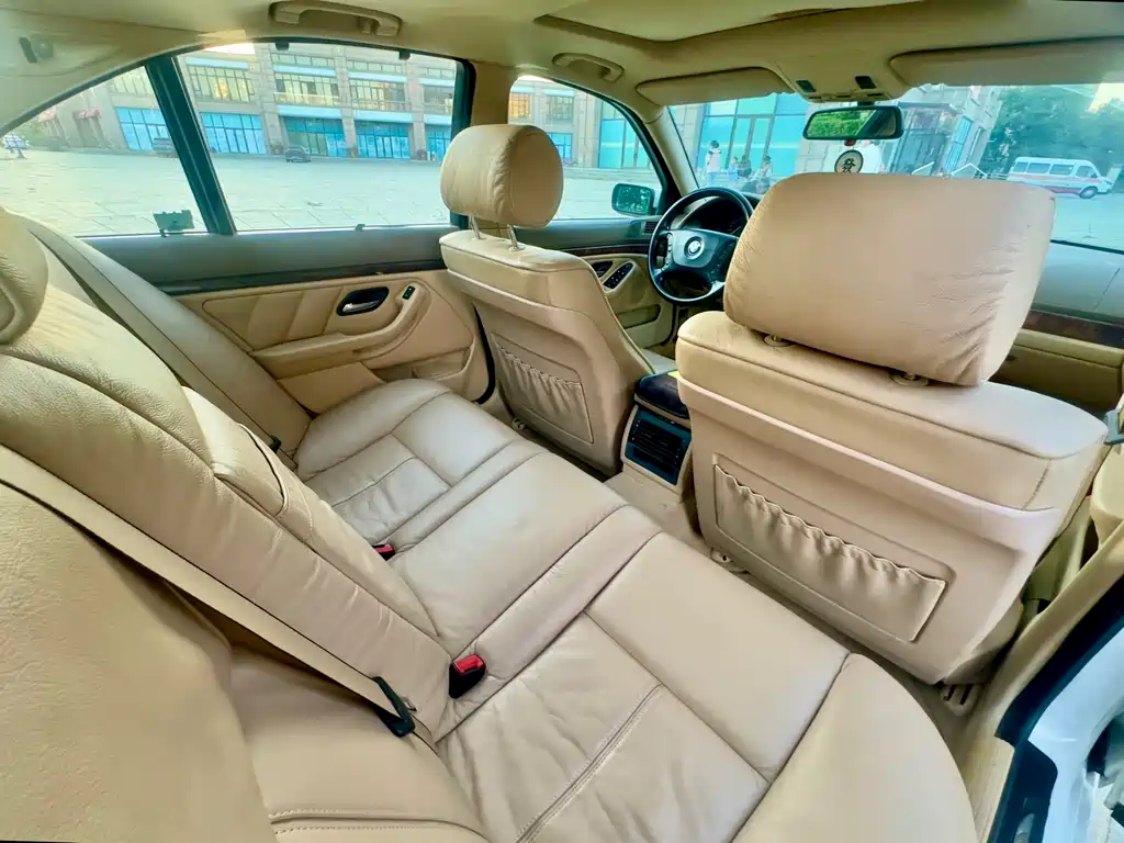 BMW 5 Series 2002 — фото 10
