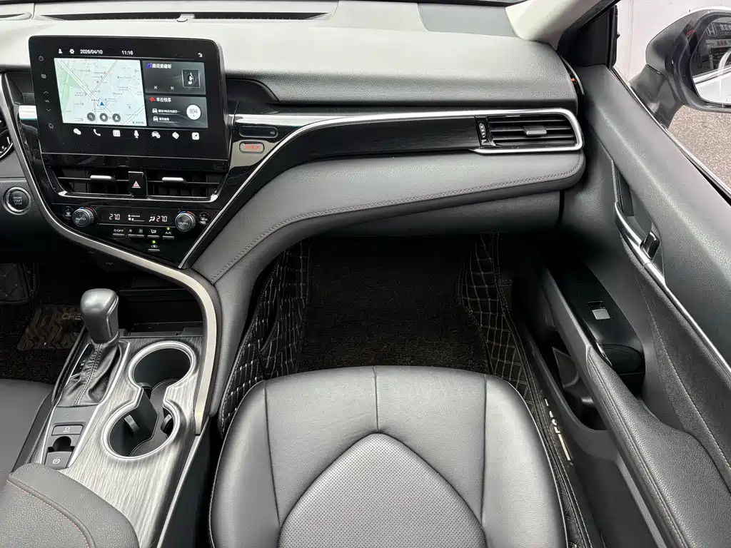 Toyota Camry 2023 — фото 8