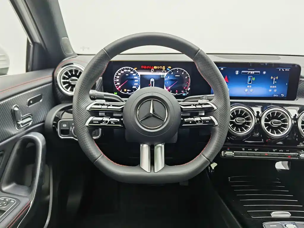 Mercedes-Benz A-Class 2025 — фото 11