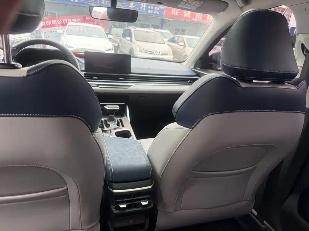 Geely Emgrand 2022