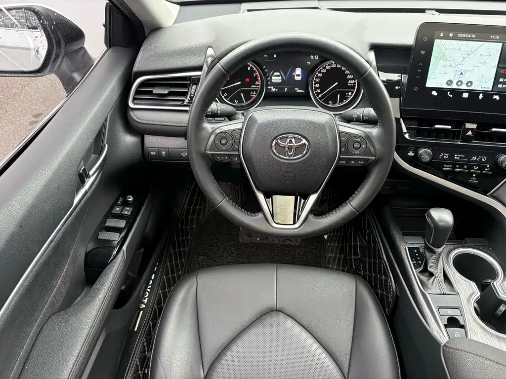 Toyota Camry 2023 — фото 7