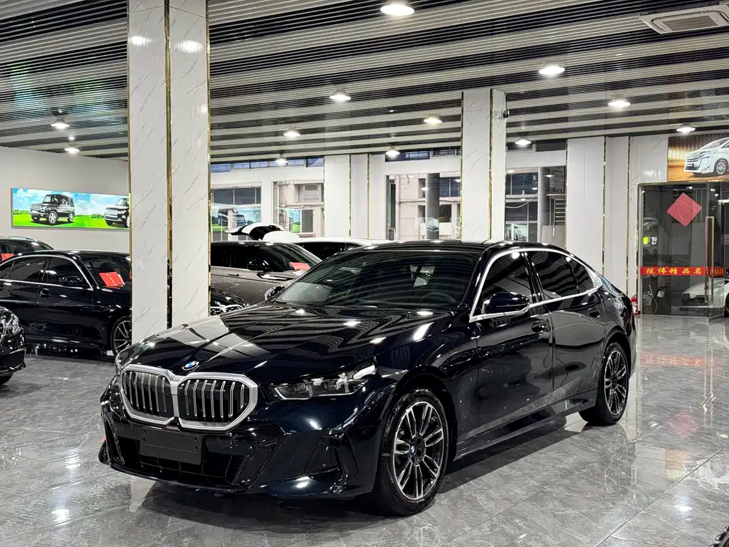 BMW 5 Series 2026 — фото 1