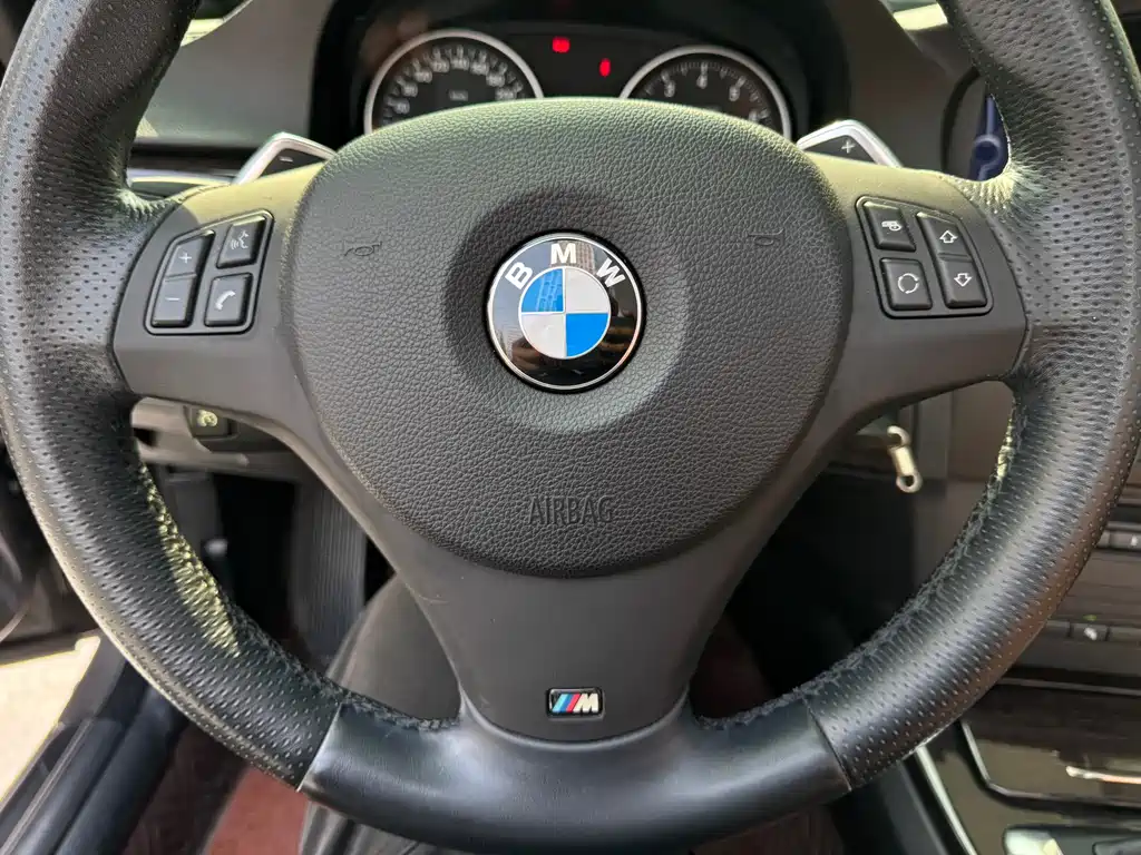 BMW 3 Series 2011 — фото 17