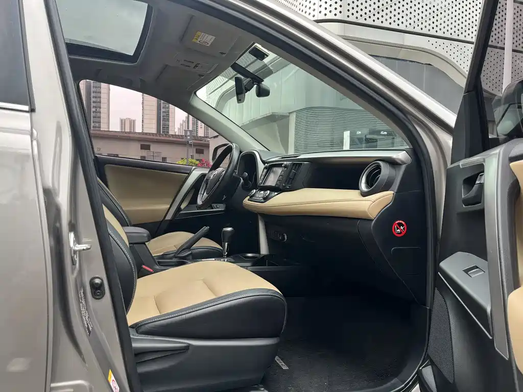 Toyota RAV4 2017 — фото 24