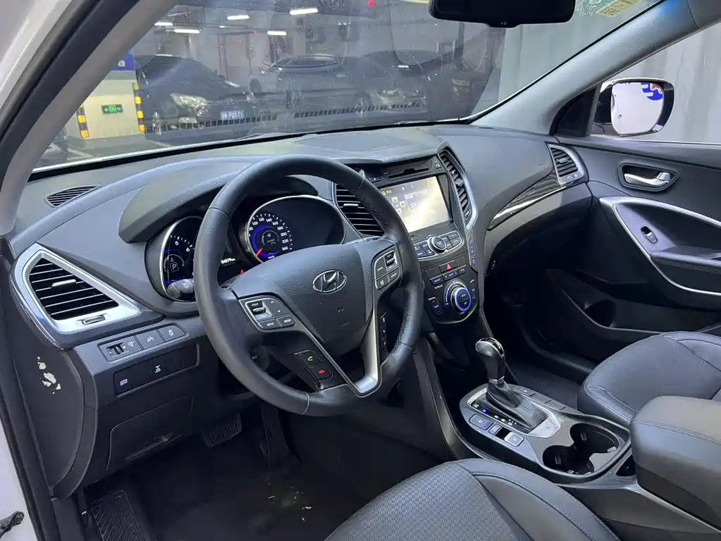 Hyundai Santa Fe 2015 — фото 10
