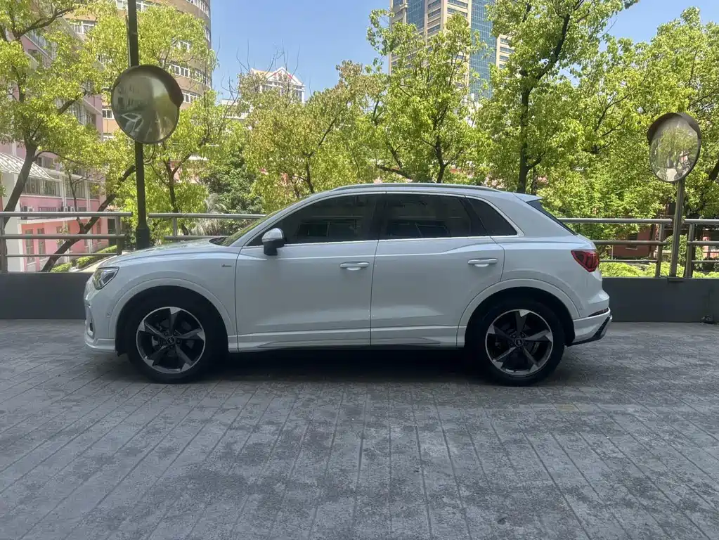 Audi Q3 2023 — фото 13