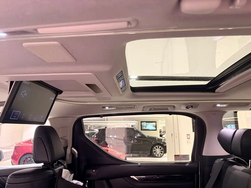 Toyota Vellfire 2021 — фото 17