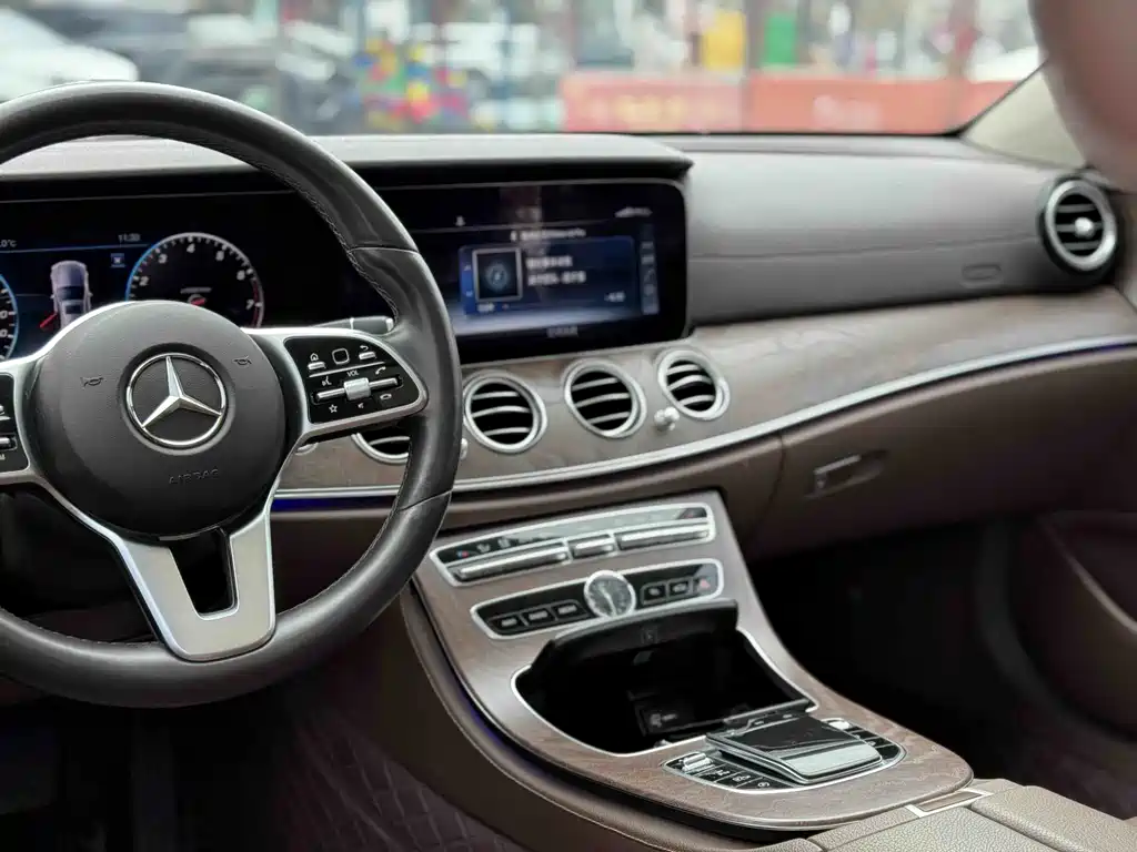 Mercedes-Benz E-Class 2019 — фото 4