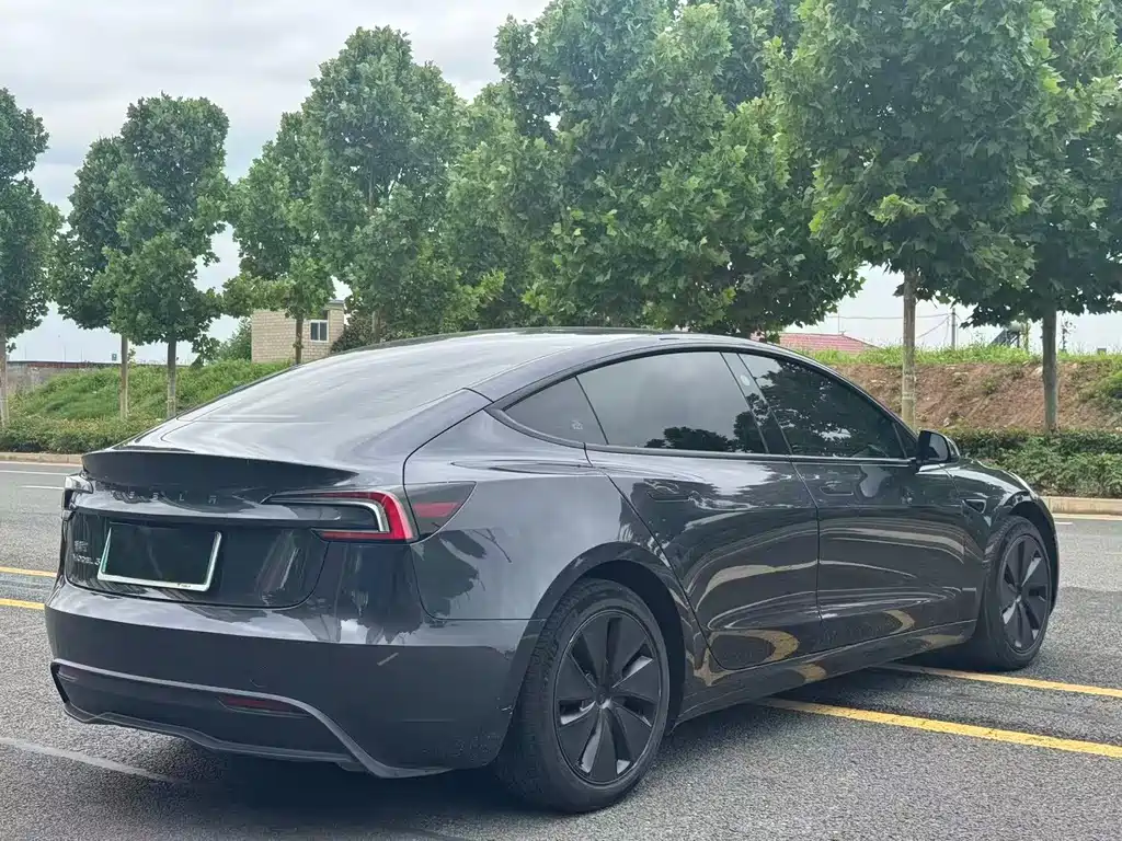 Tesla Model 3 2024 — фото 9