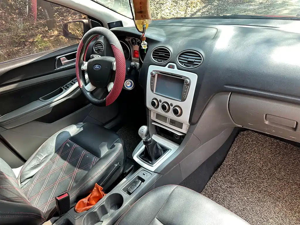 Ford Focus 2013 — фото 16