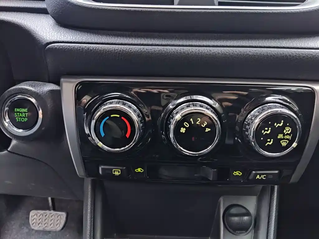 Toyota Yaris L 2022 — фото 13