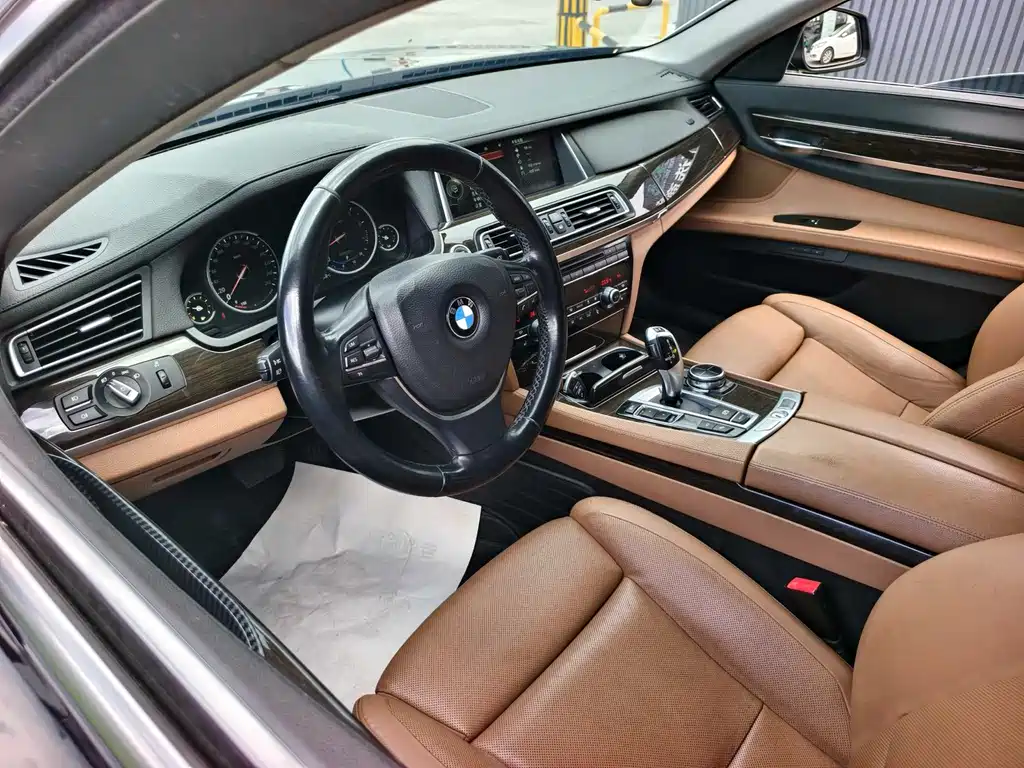 BMW 7 Series 2013 — фото 14