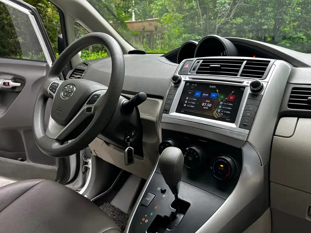 Toyota Verso 2016 — фото 14