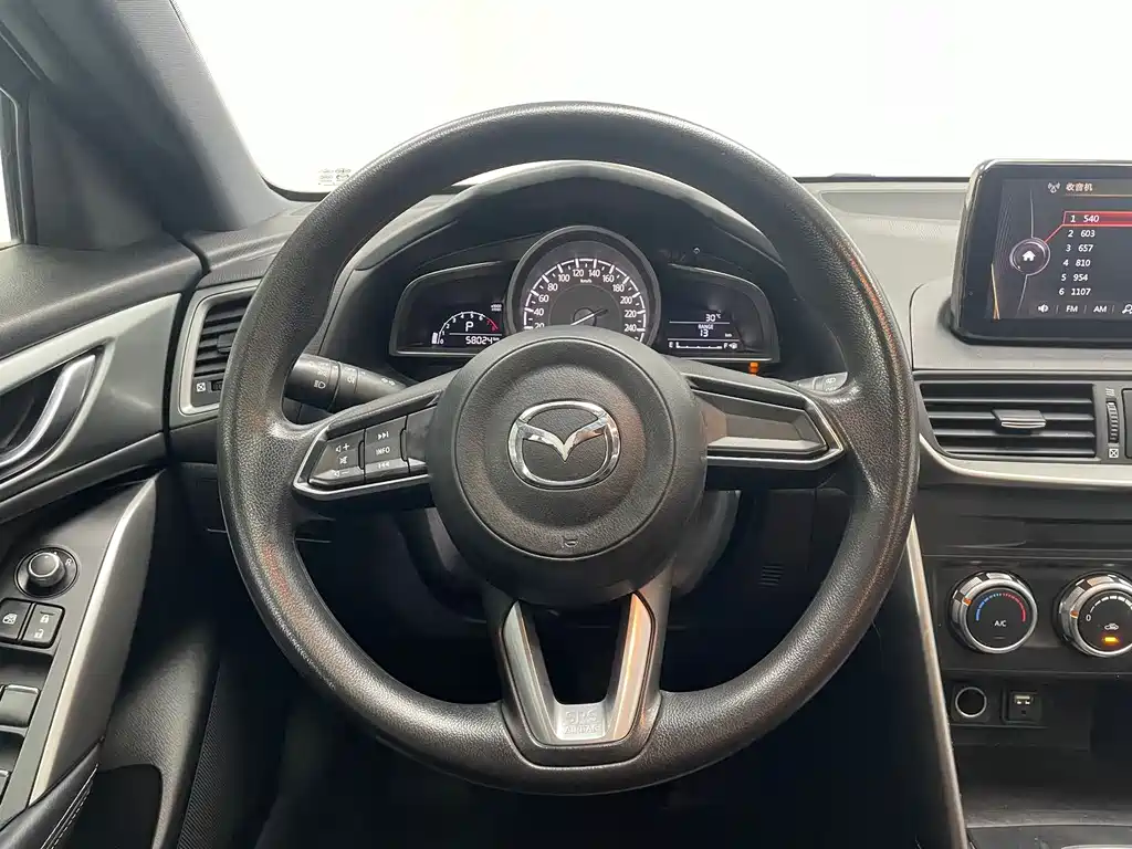 Mazda CX-4 2018 — фото 14
