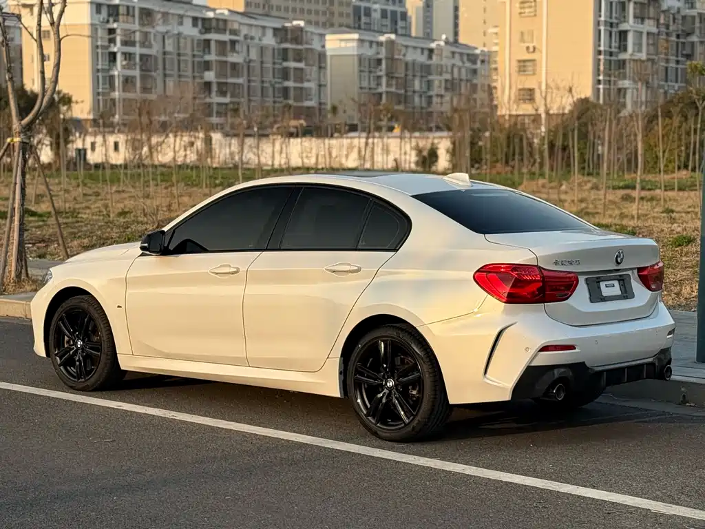 BMW 1 Series 2022 — фото 14