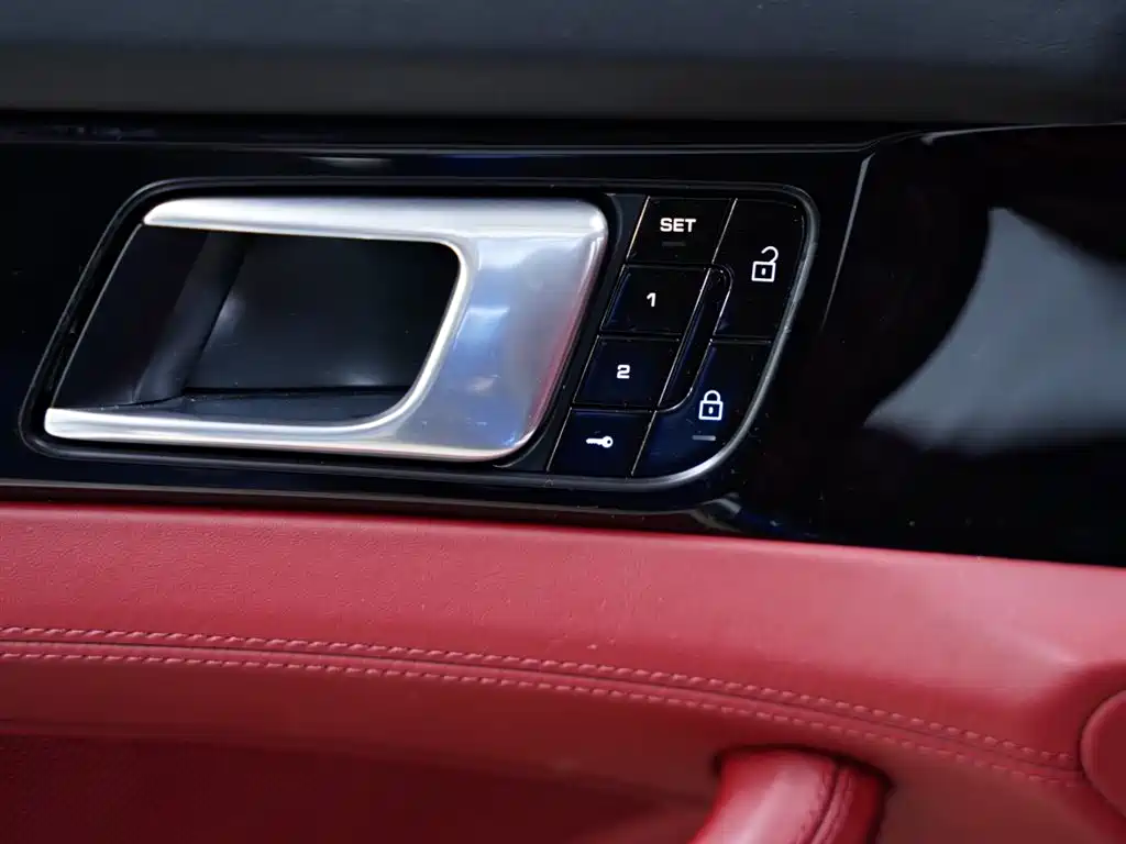 Porsche Panamera 2019 — фото 28