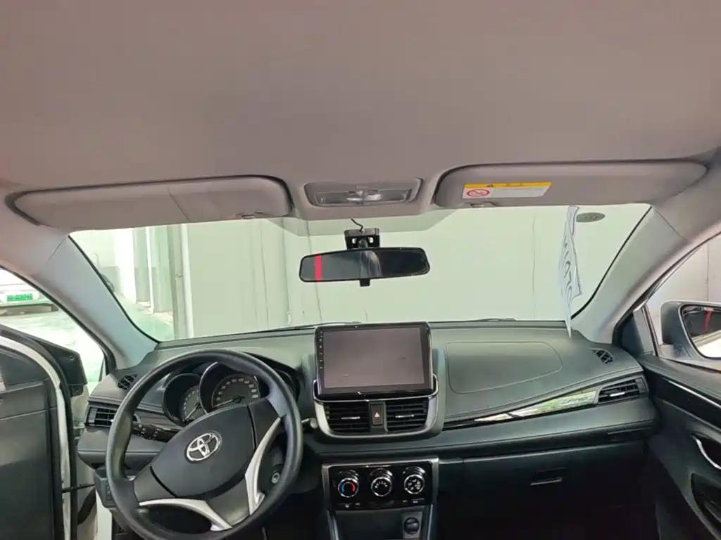 Toyota Yaris L 2021 — фото 18