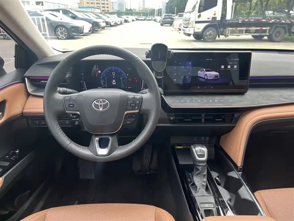 Toyota Camry 2025 — фото 19